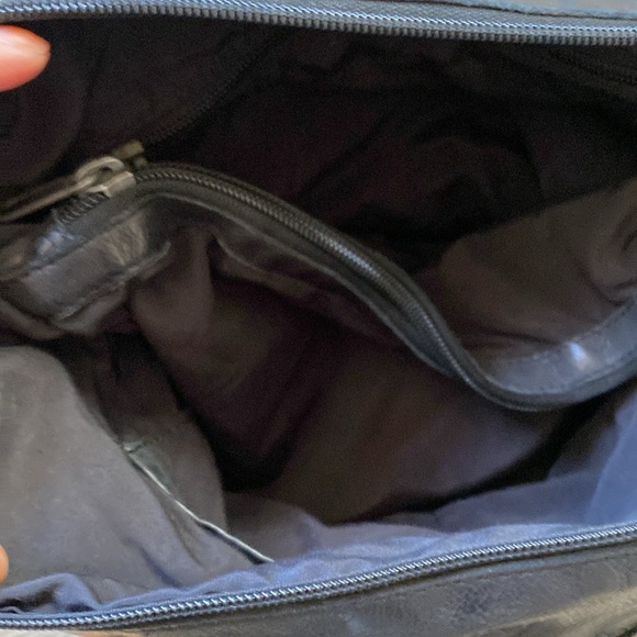 Hide and Stitches Black Leather Purse/Crossbody Bag - Picture 2 of 10